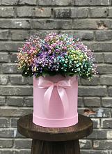 Цветочная композиция из Гипсофила и Розы в шляпной коробке в Журавской