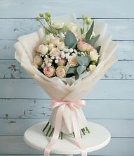 Букет цветов из:  Розы и Лизиантусы в Журавской
