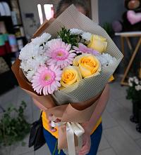 Букет цветов из:  Герберы, Розы и Хризантемы в Журавской