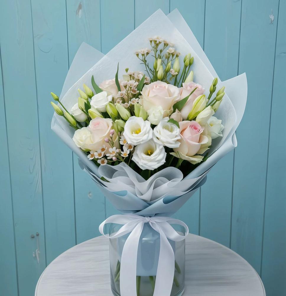 Букет цветов из: Розы и Лизиантусы в Журавской