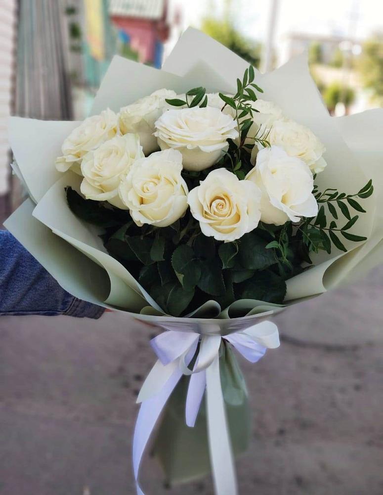 Букет Белые розы Проуд в Журавской