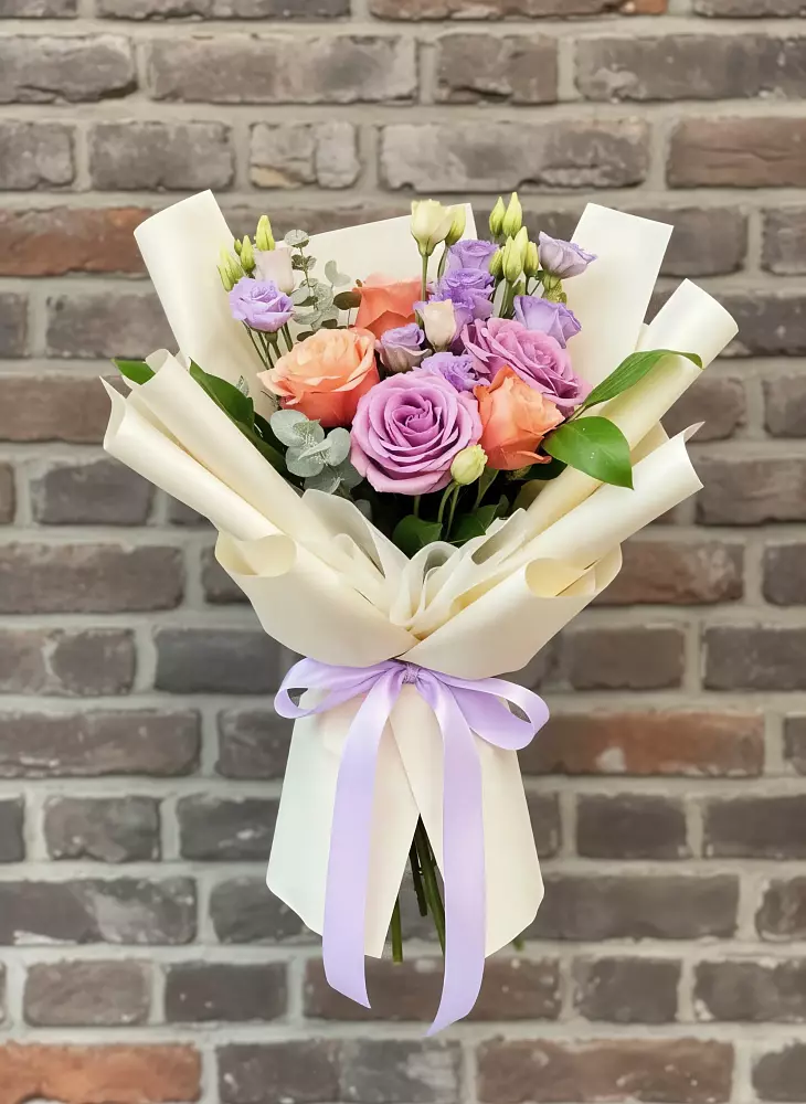 Букет цветов из: Лизиантусы и Розы в Журавской