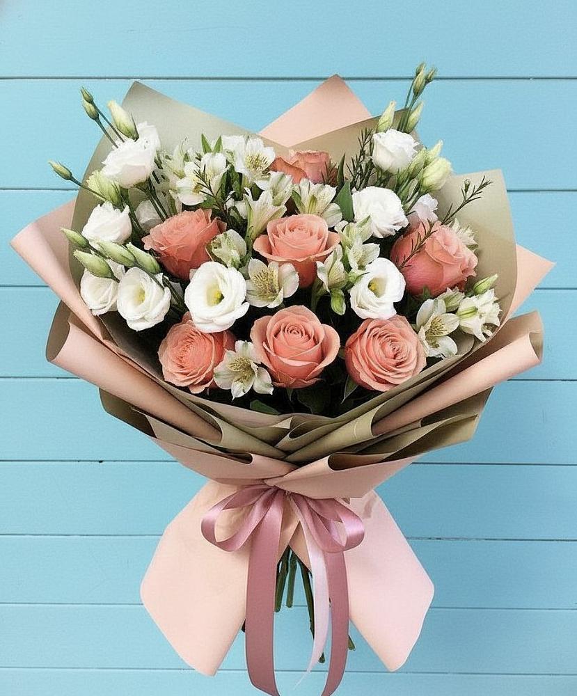 Букет цветов из: Розы, Альстромерии и Лизиантусы в Журавской