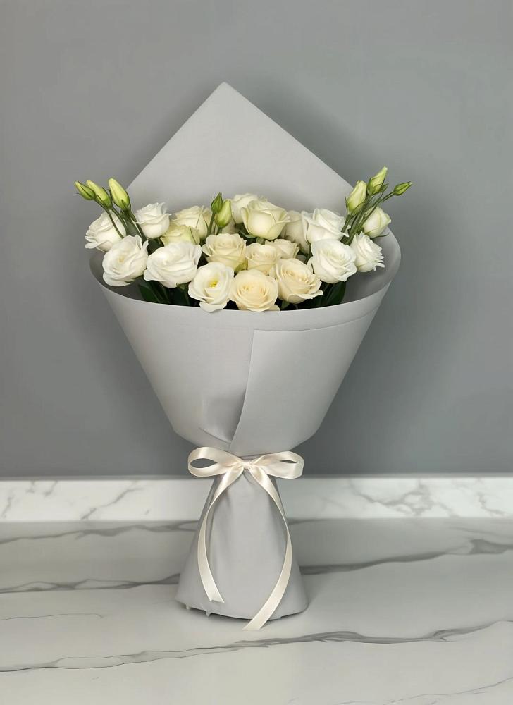 Букет цветов из: Розы и Лизиантусы в Журавской