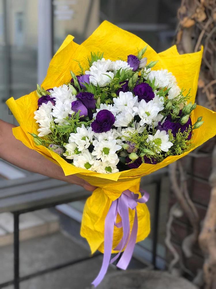 Букет цветов из: Ирисы, Хризантемы и Ромашки в Журавской