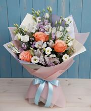 Букет цветов из:  Лизиантусы, Розы, Альстромерии и Гипсофила в Журавской