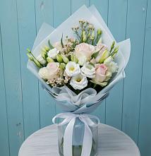 Букет цветов из:  Розы и Лизиантусы в Журавской
