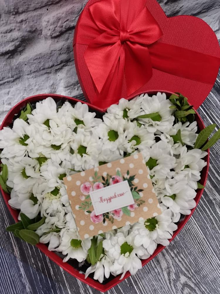 Цветочная композиция из Хризантемы в виде сердца в Журавской