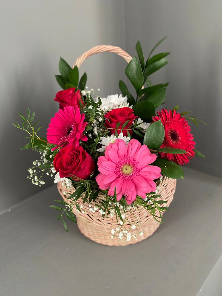 Цветочная композиция из Розы, Хризантемы и Герберы в корзине в Журавской