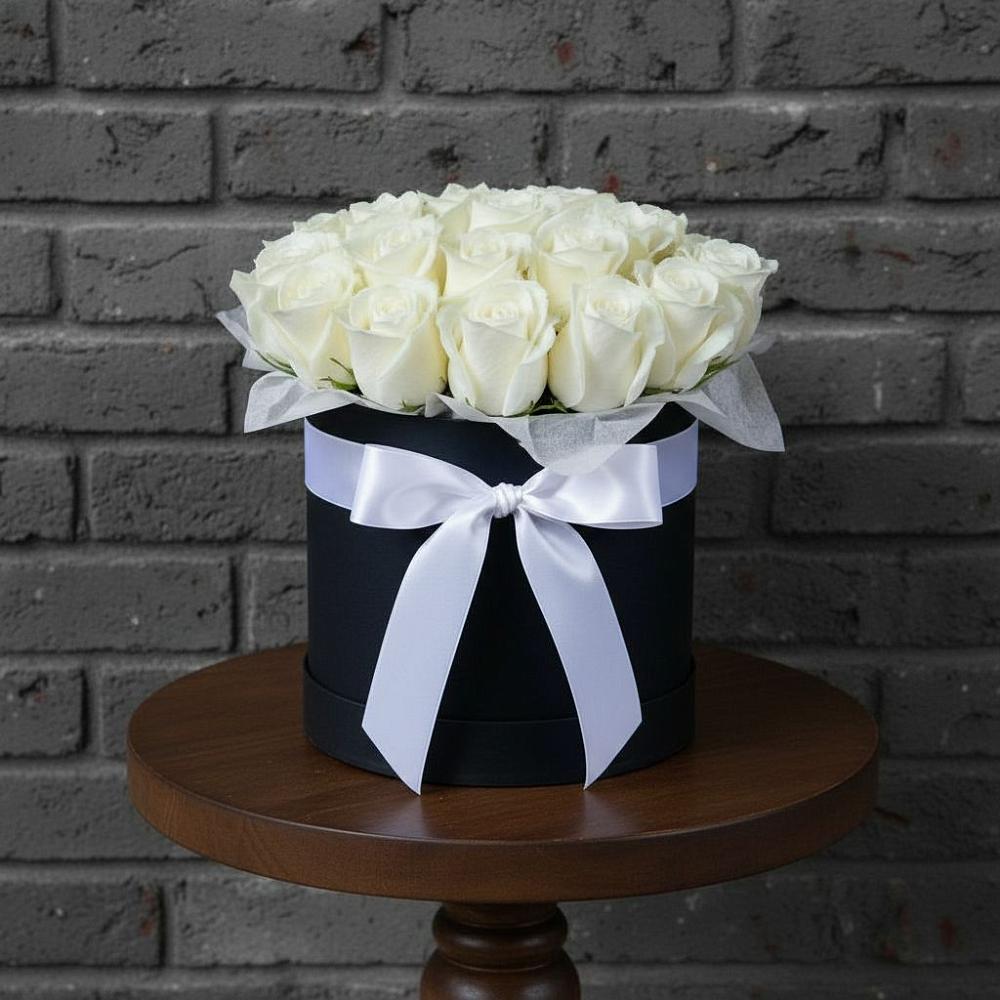 Цветочная композиция из Розы в шляпной коробке в Журавской