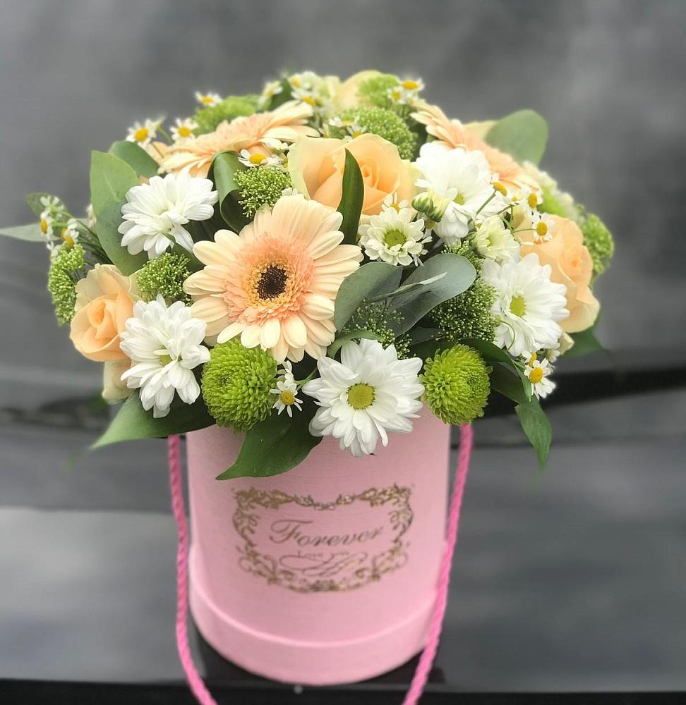 Цветочная композиция из Розы, Герберы и Хризантемы в шляпной коробке в Журавской