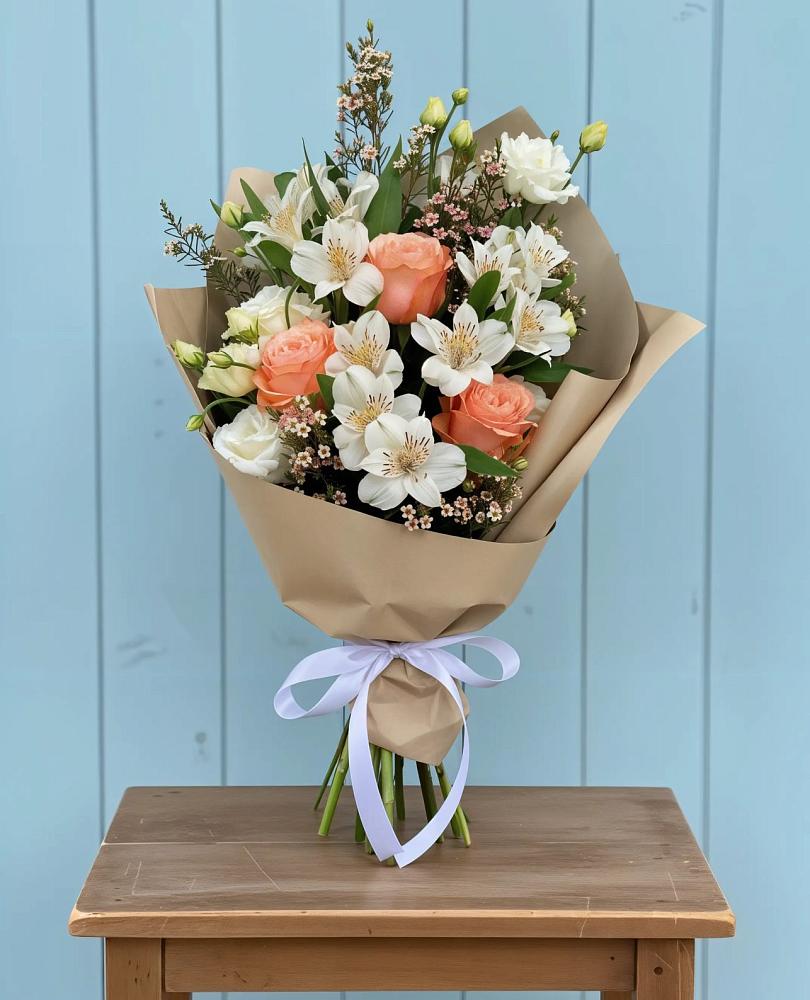 Букет цветов из: Альстромерии, Лизиантусы, Розы и Хризантемы в Журавской