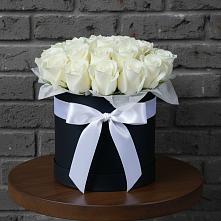 Цветочная композиция из Розы в шляпной коробке в Журавской